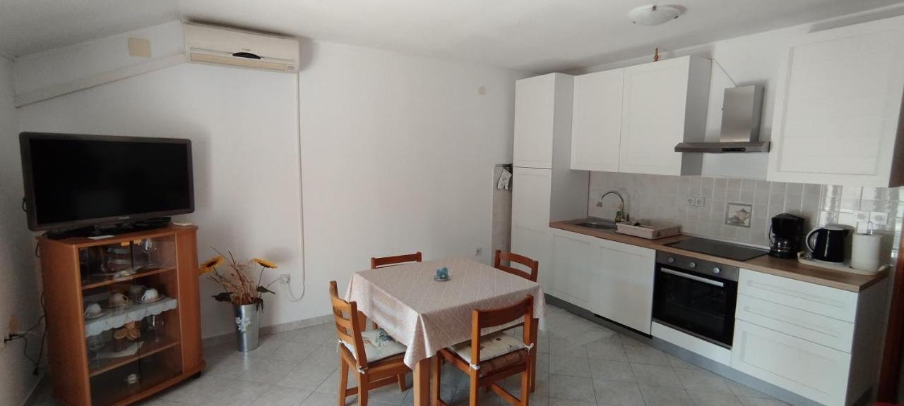 Apartment Kurelic Rab Town Bagian luar foto