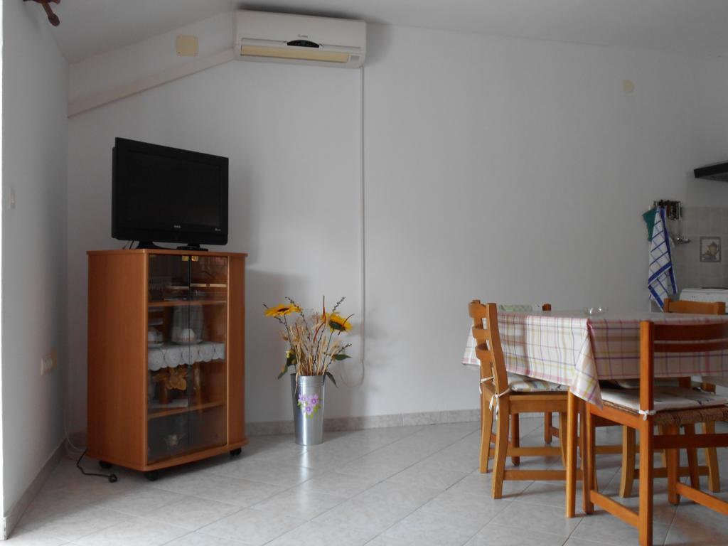 Apartment Kurelic Rab Town Bagian luar foto