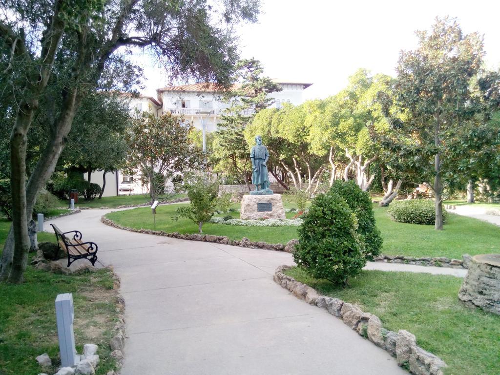 Apartment Kurelic Rab Town Bagian luar foto