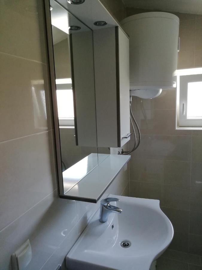 Apartment Kurelic Rab Town Bagian luar foto